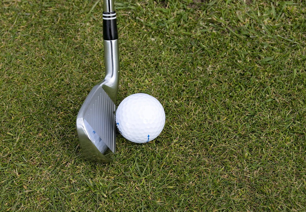 What do clean golf club grooves do to the ball?