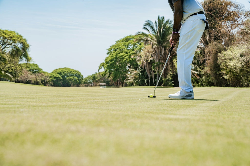 How to Swing a Golf Club - The Club Washer